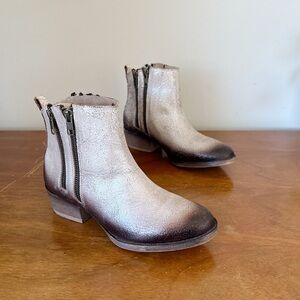 Circle G • White & Black Zipper Fashion Booties western painted distressed